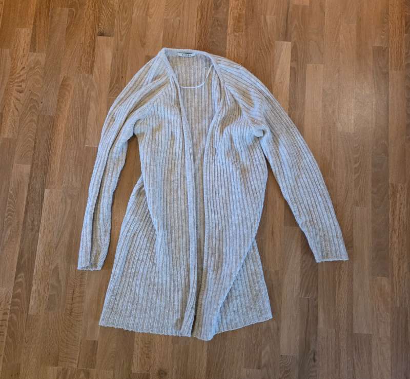 Beige golla