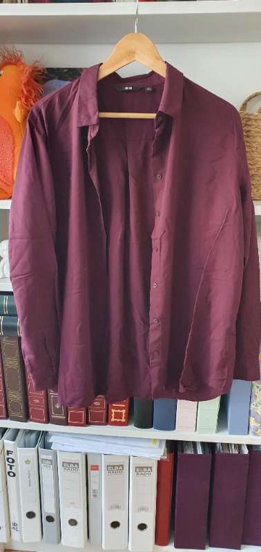 uniglo vínrauð blússa