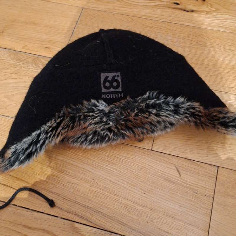 66 húfa