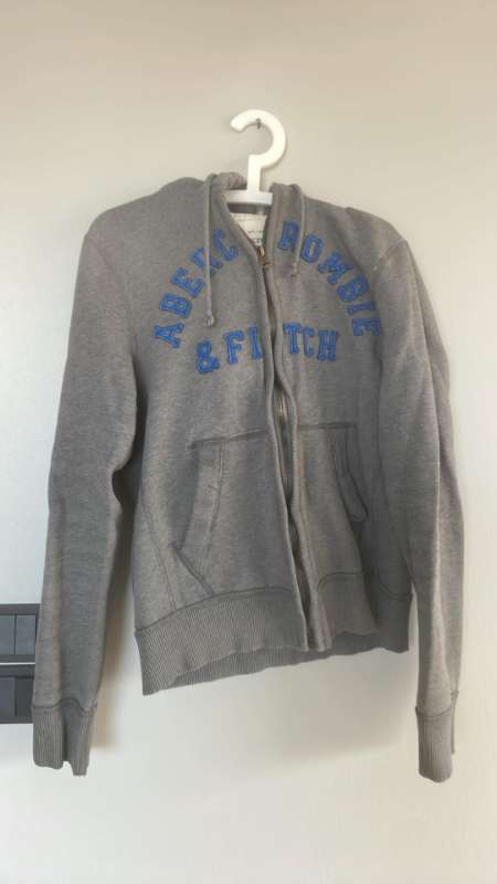 Abercrombie grá hettupeysa