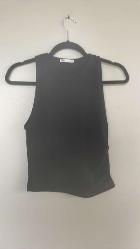 Zara svartur toppur