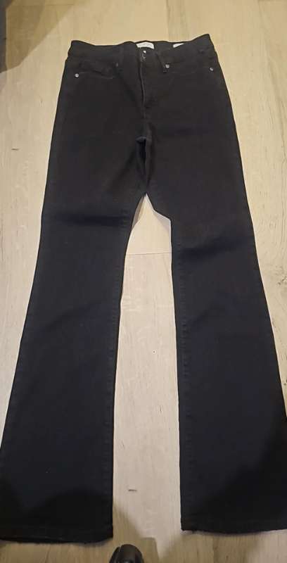 Svartar gallabuxur Sofía Jeans