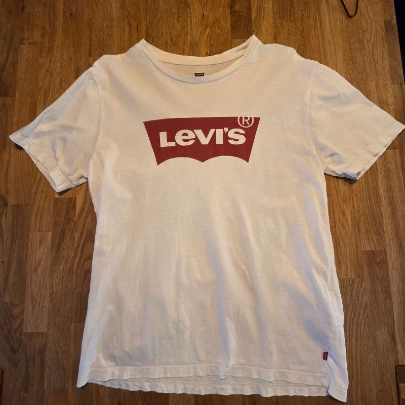 Levis bolur