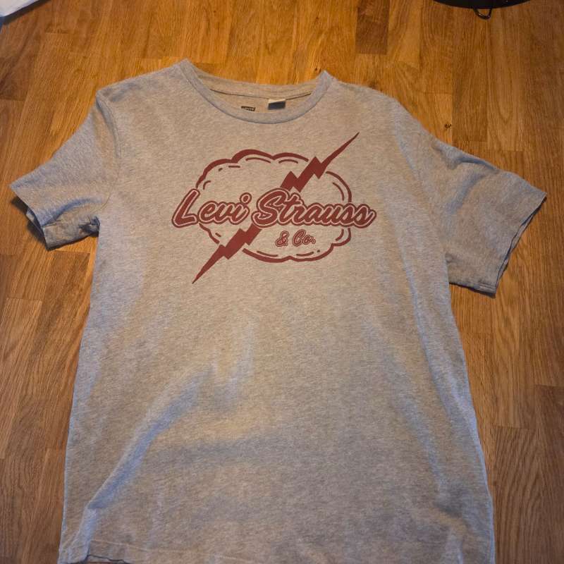 Levis bolur