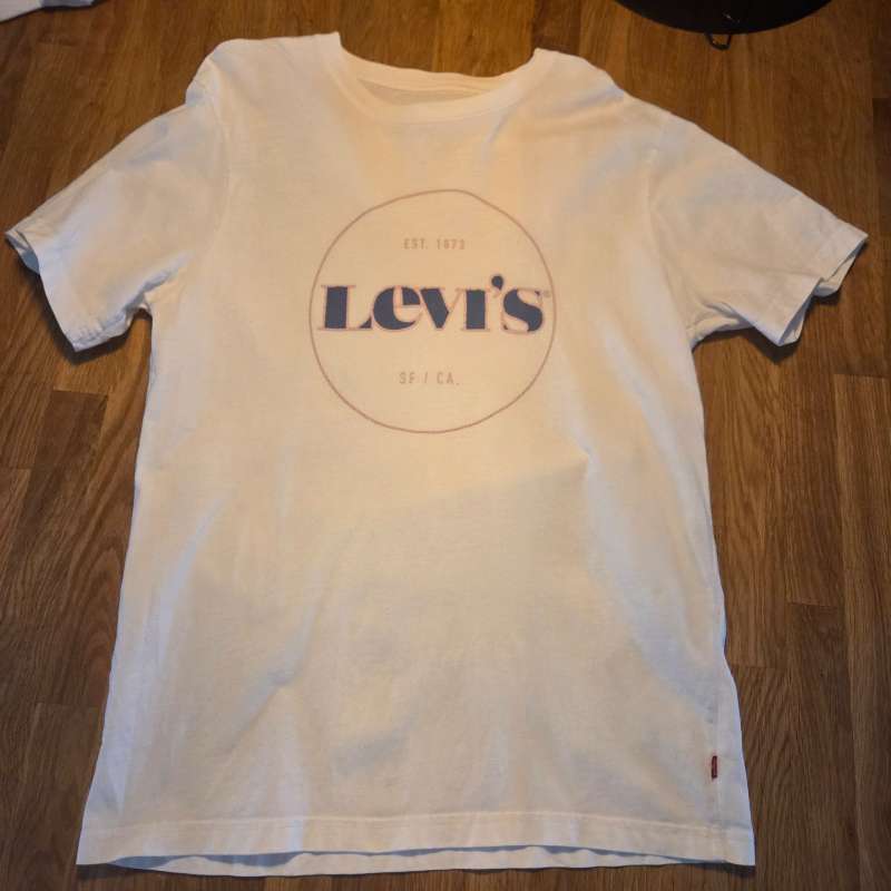 Levis bolur