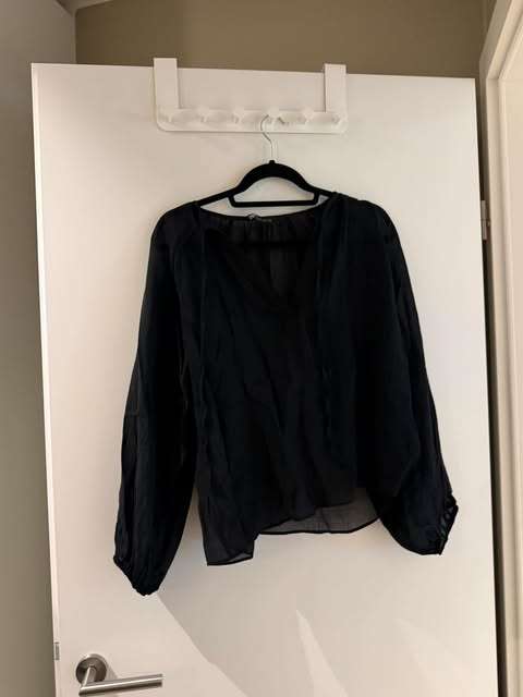 Zara Svört blússa