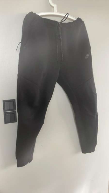Nike tech fleece svartar