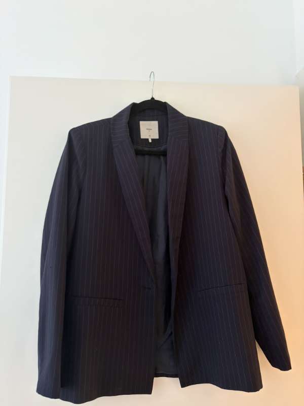 Dökkblár pinstripe blazer