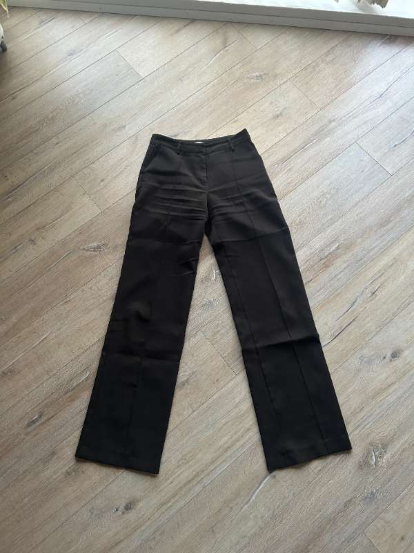Venderbys svartar buxur
