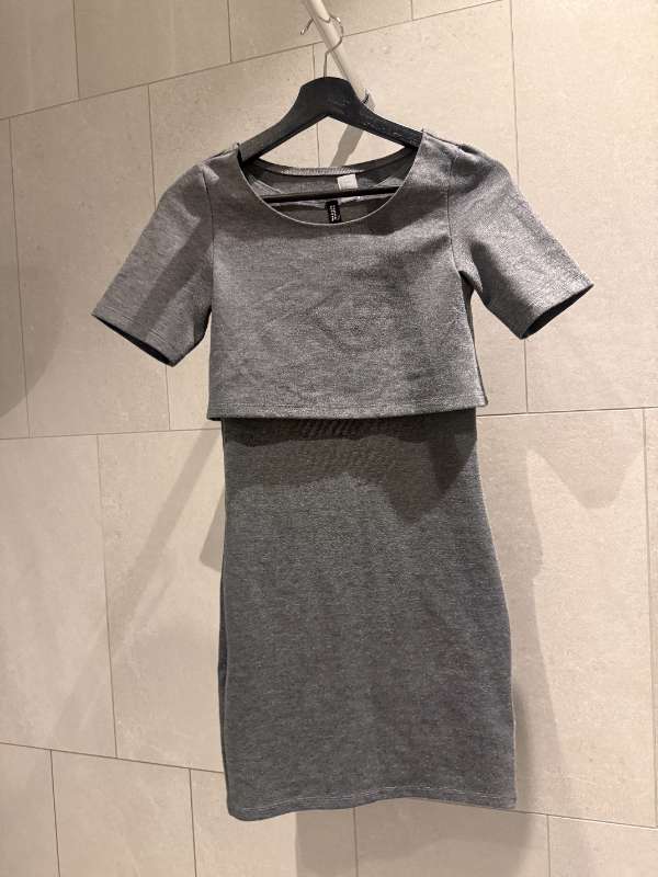 Þröngur grár kjóll
