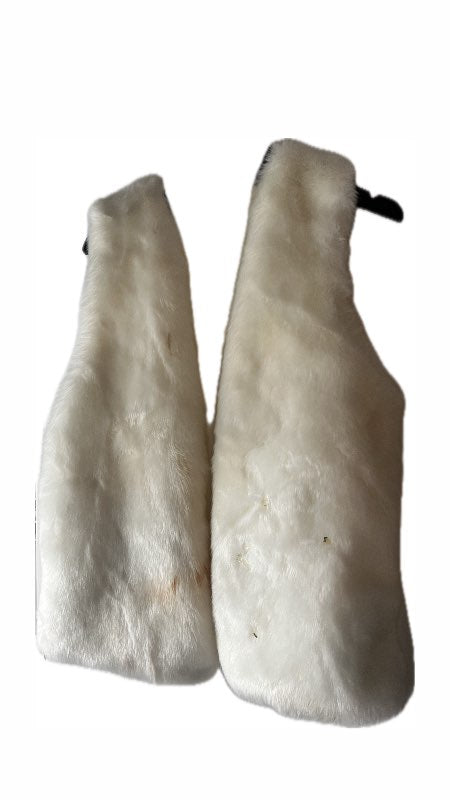 hvítt loðvesti