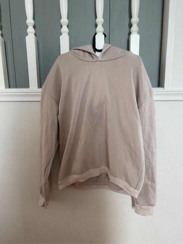 Beige hettupeysa