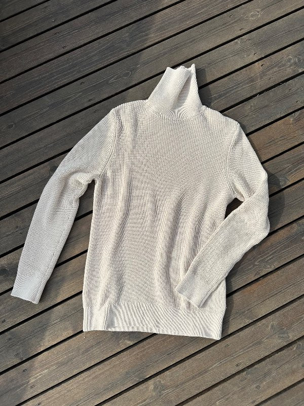 H&M rúllukragapeysa, drapplituð