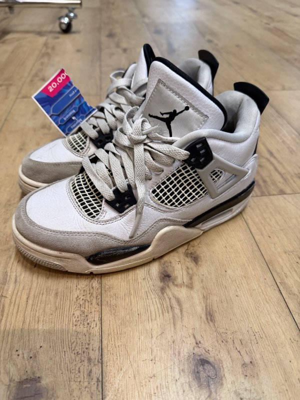 Air Jordan 4 Retro