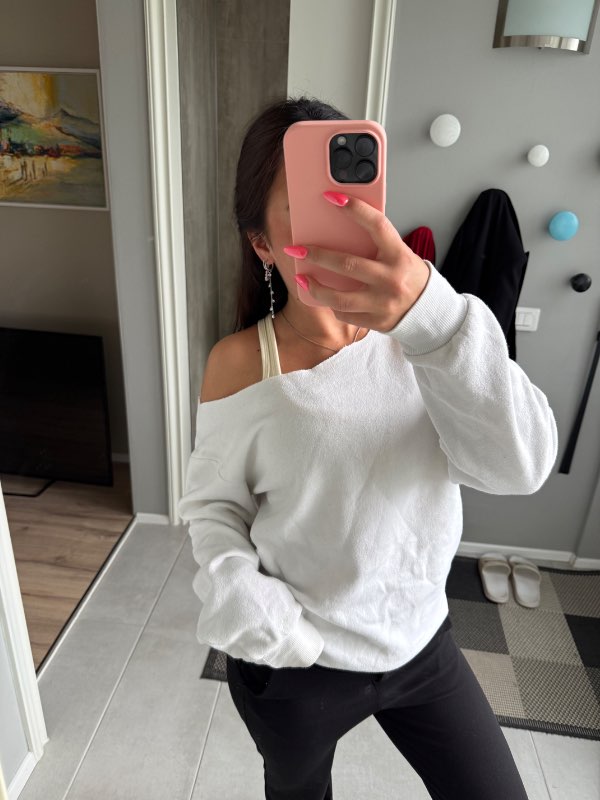 Off Shoulder Spúttnik Peysa