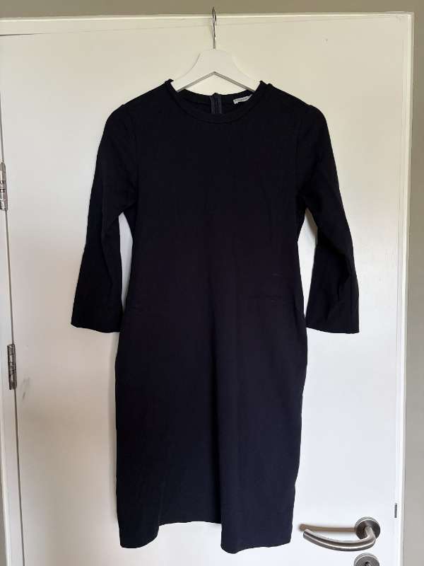 Filippa K kjóll navy blár