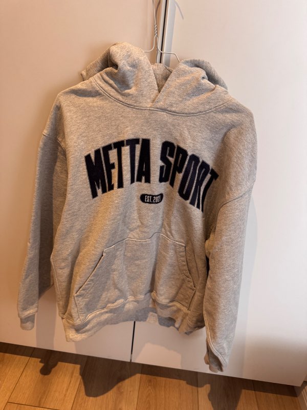 Metta hettupeysa