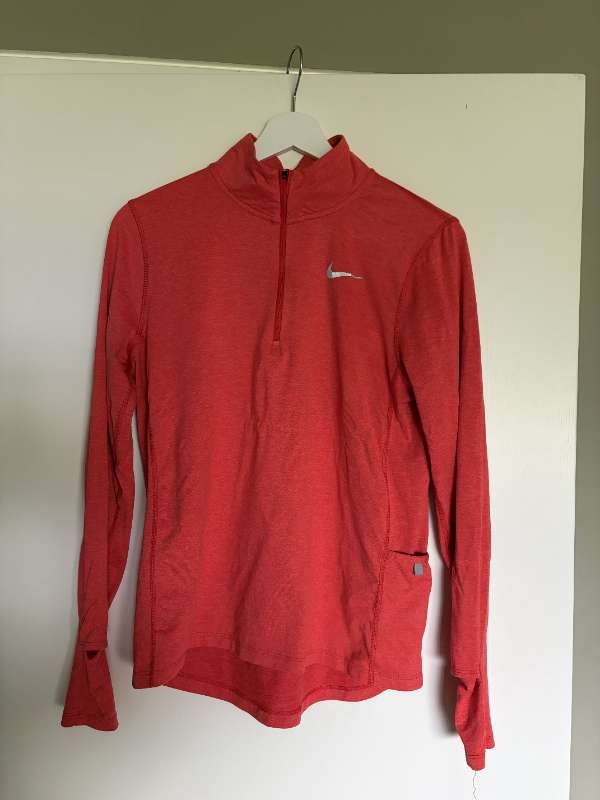 Nike dri fit peysa rauð