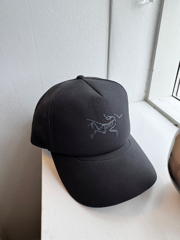 Arc’teryx derhúfa svört