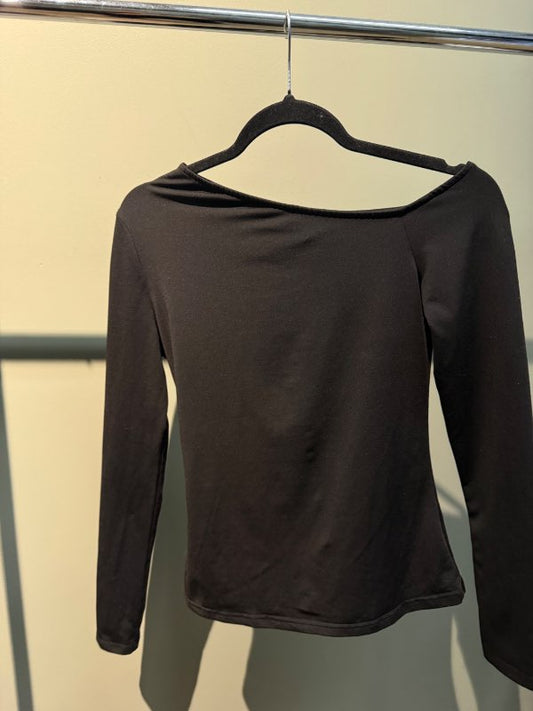 By Swan Off Shoulder Peysa