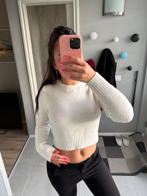 Hvít Mjúk Cropped Peysa🤍