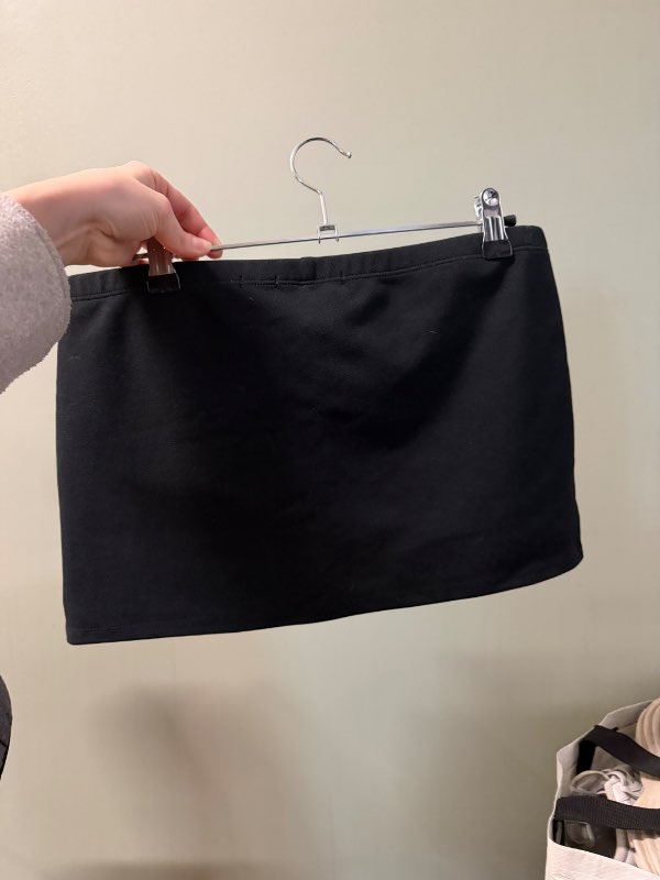 Svart pils með stuttbuxum Urban Outfitters
