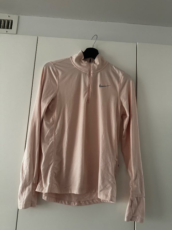 Nike íþróttapeysa