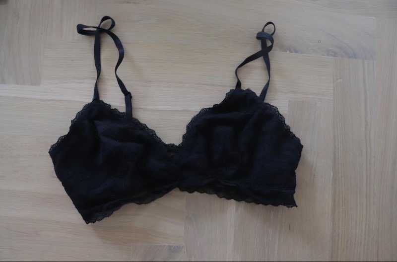 Svartur blúndutoppur bralette