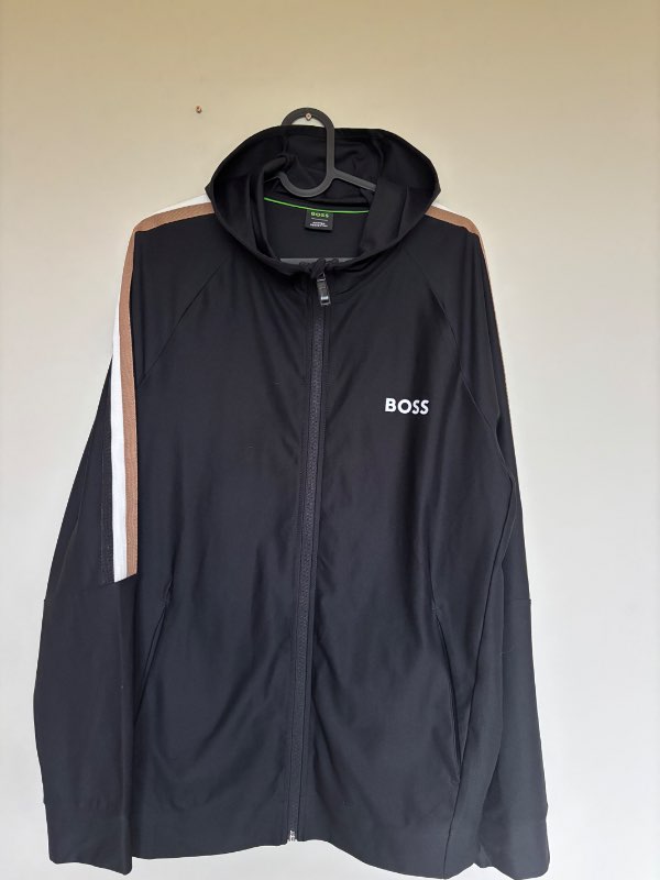 BOSS ónotuð peysa