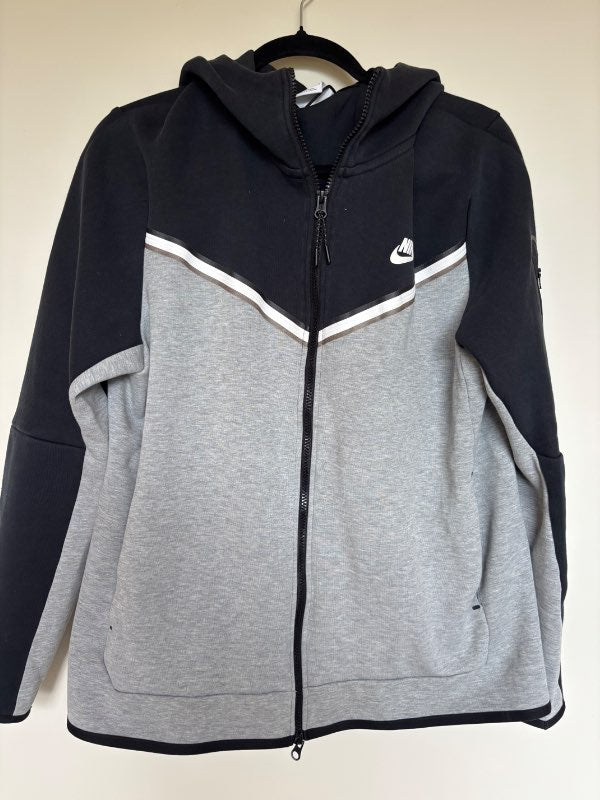 Nike peysa grá og svört