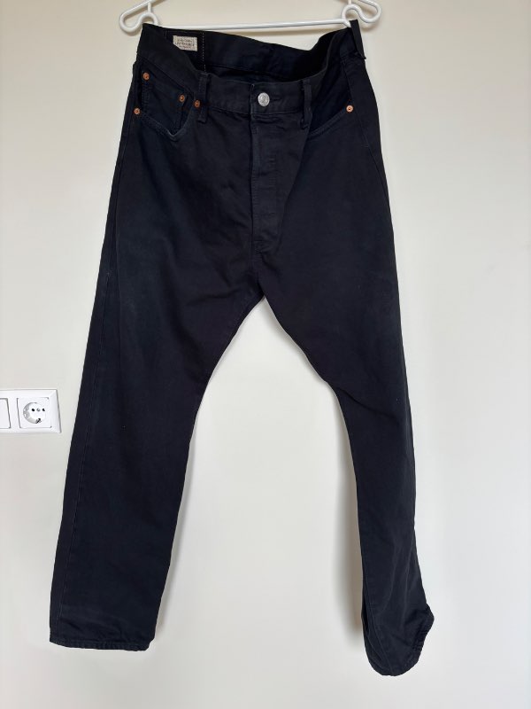 Levis buxur svartar