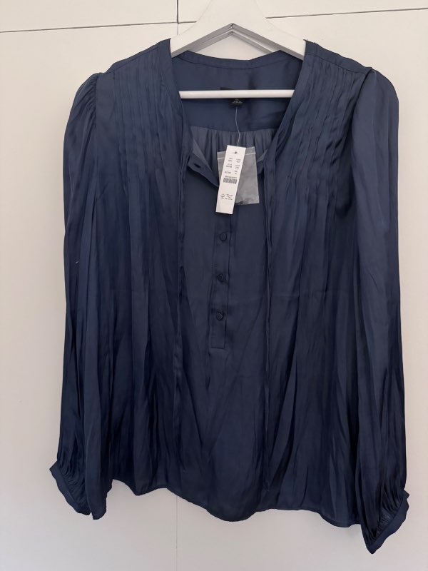 Ónotuð J. Crew blá satín blússa