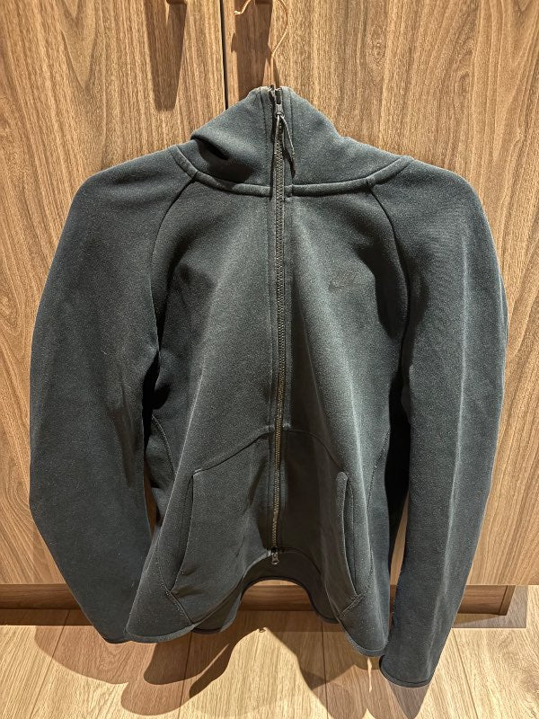 Nike tech peysa