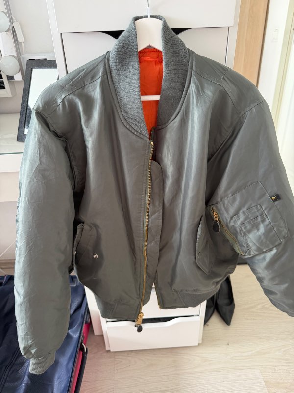 Grænn bomber jakki