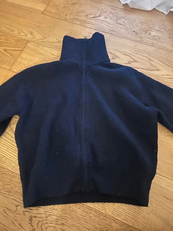 Uniqlo peysa
