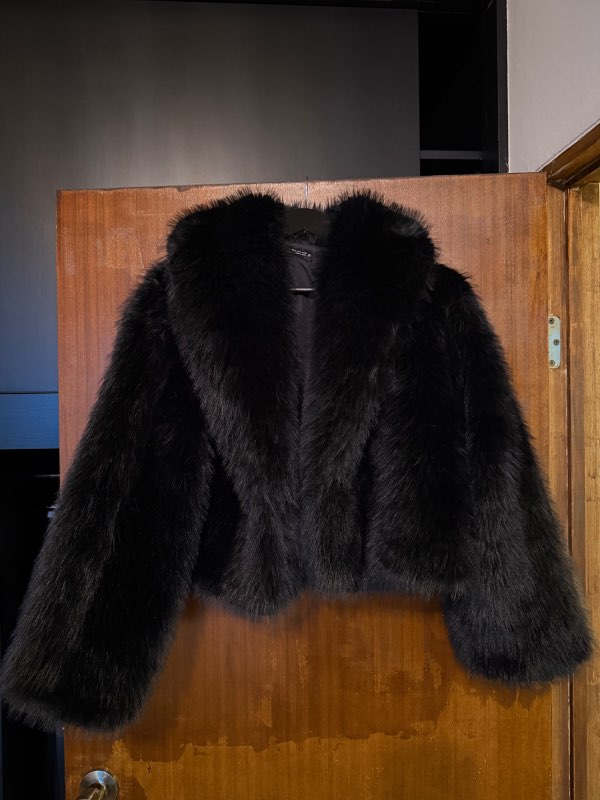 Svartur faux fur