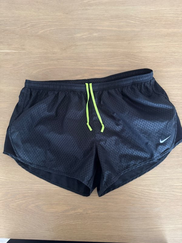 Nike svartar stuttbuxur