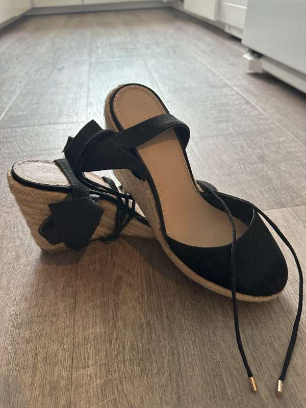 Sandalar