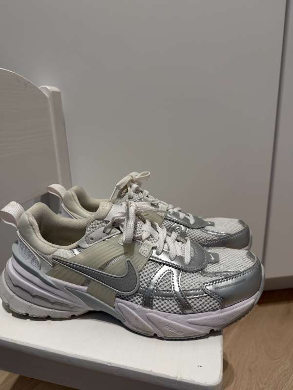 Nike Silver&hvítir strigaskór