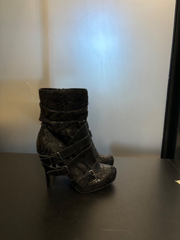 Snakeskin hælaskór