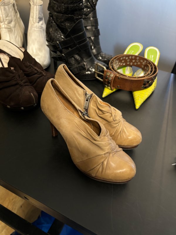Beige leður hælaskór