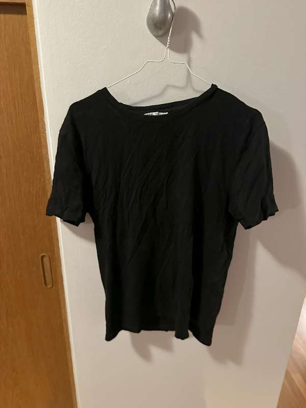 T-shirt svartur