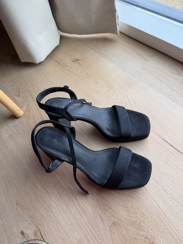 Stradivarius svartir hælar