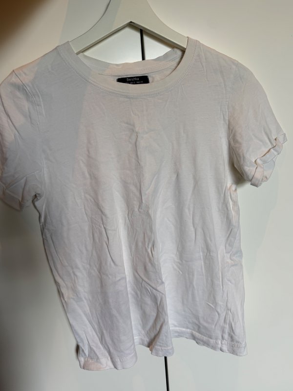 Bershka hvítur stuttermabolur