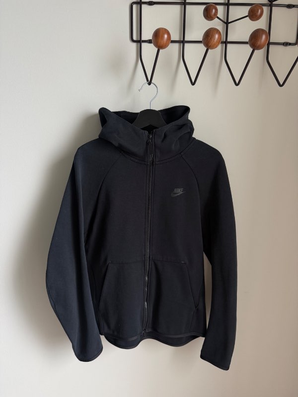 Nike tech fleece peysa