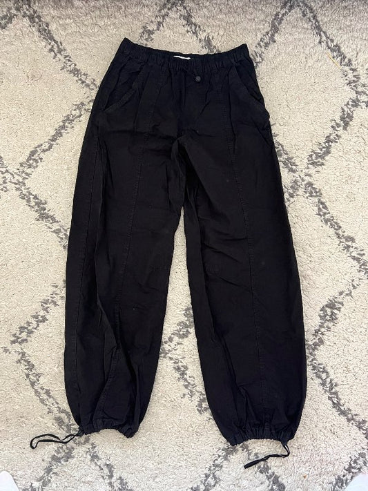 Zara svartar cargo