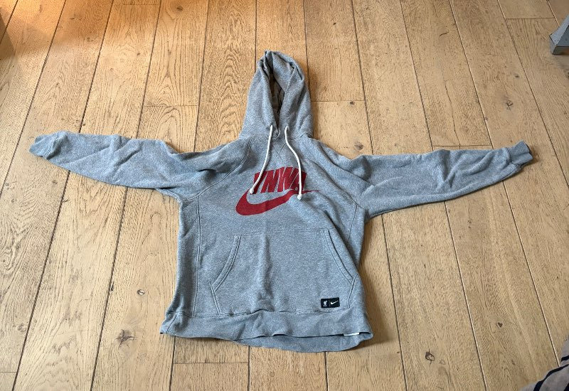 Nike/Liverpool hettupeysa