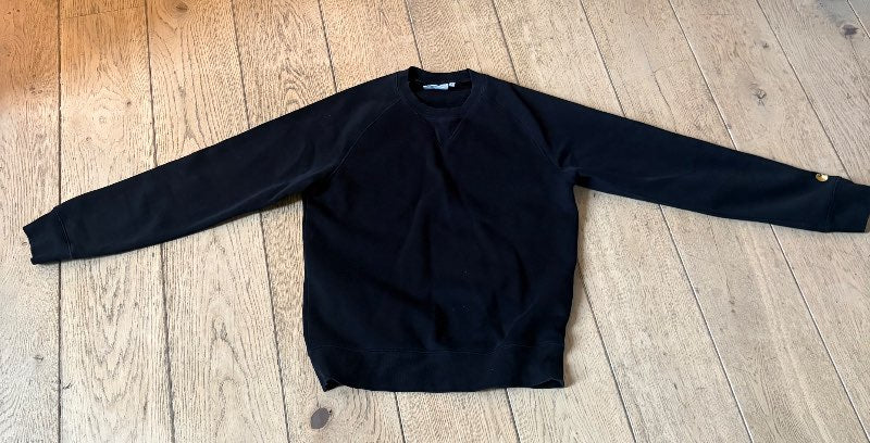 Svört Carhartt peysa