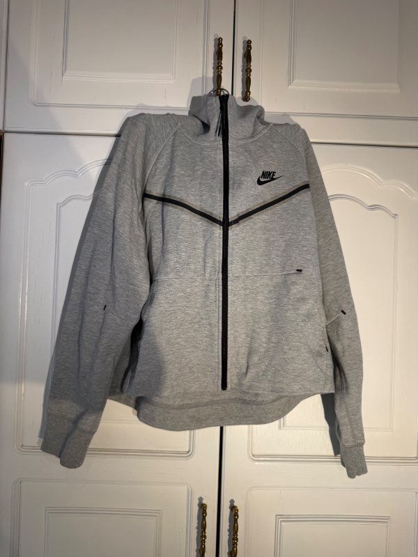 Nike hettupeysa