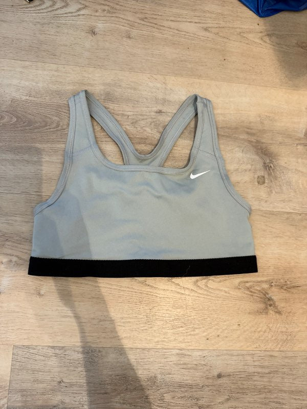 Nike toppur grár